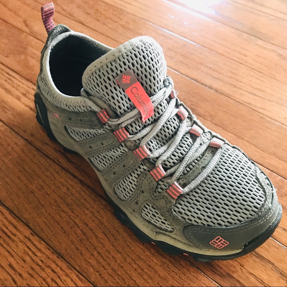 Columbia size 6 hiking shoes